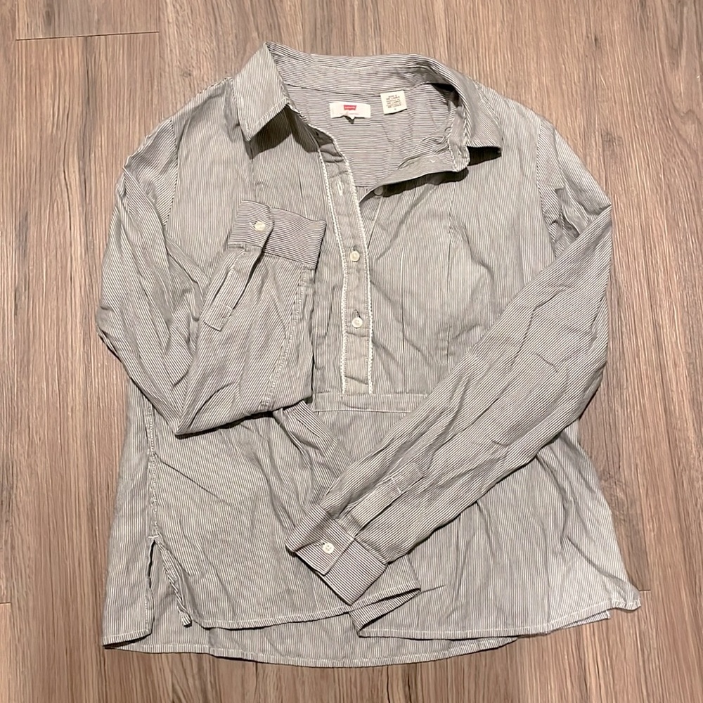 Levi’s Womens cotton pinstripe button down blouse medium gray/white